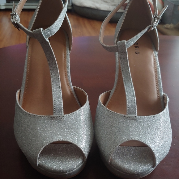 Torrid T-strap platform heels - Picture 2 of 6